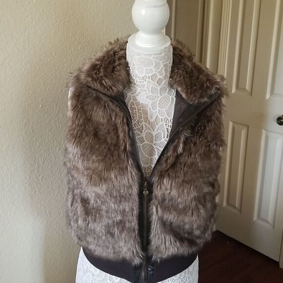 XXI Faux Fur Vest - Picture 5 of 10